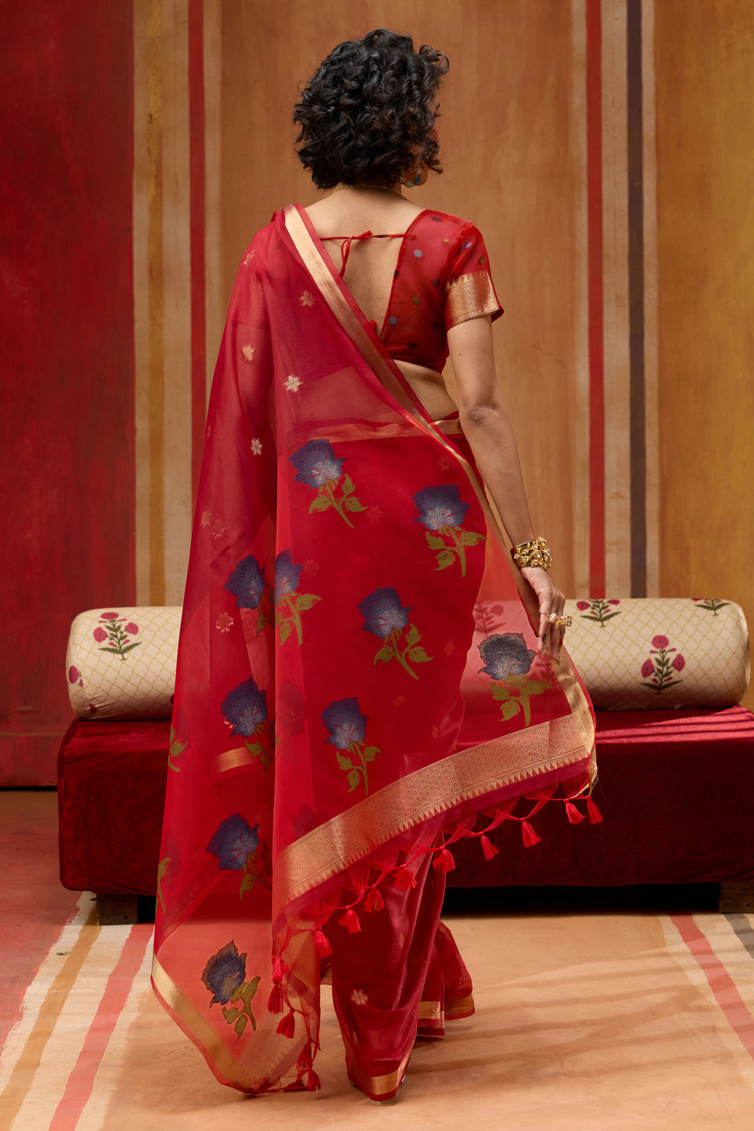 Engaging Red Color Cotton Handloom Weaving Saree