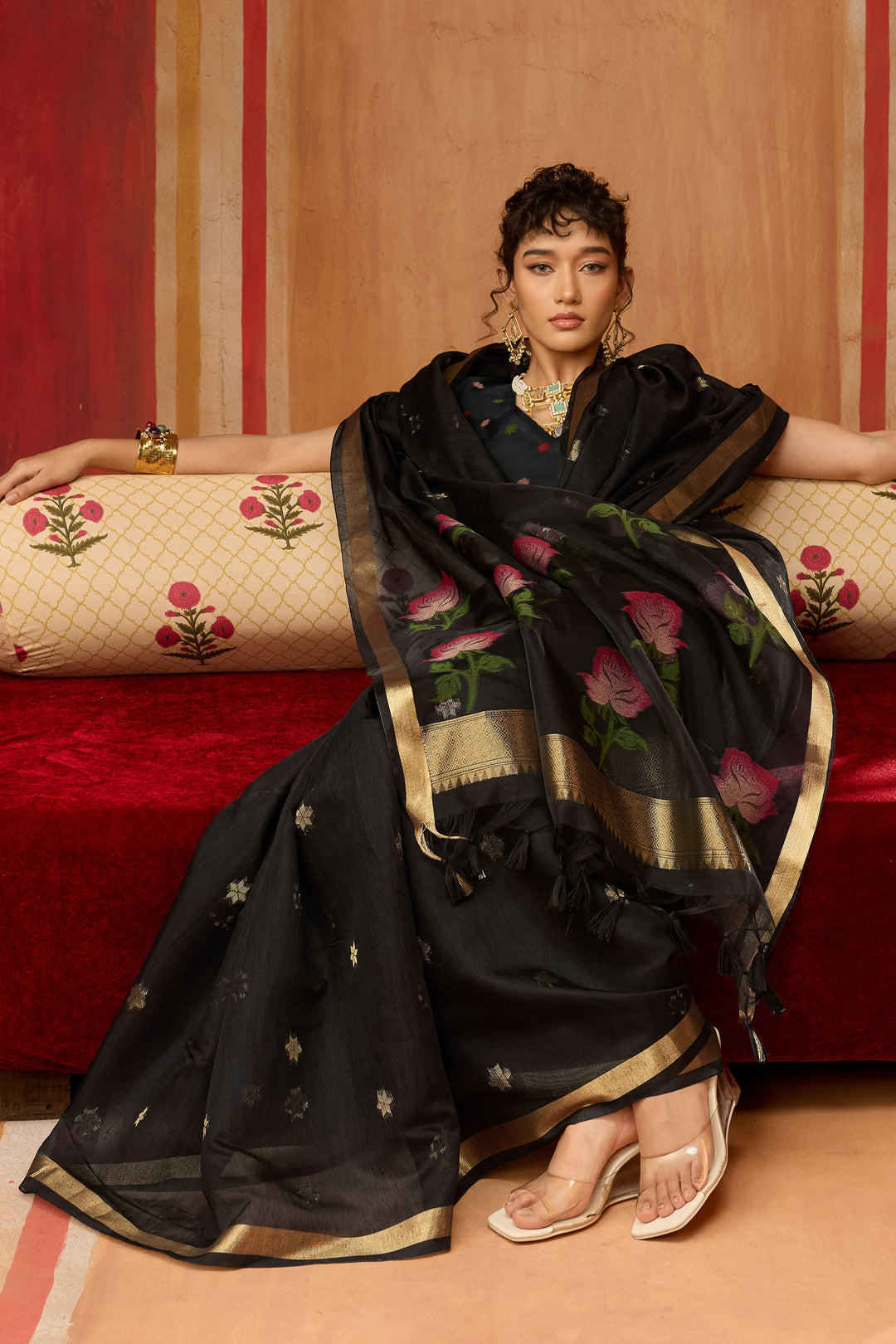 Amazing Black Color Cotton Handloom Weaving Saree