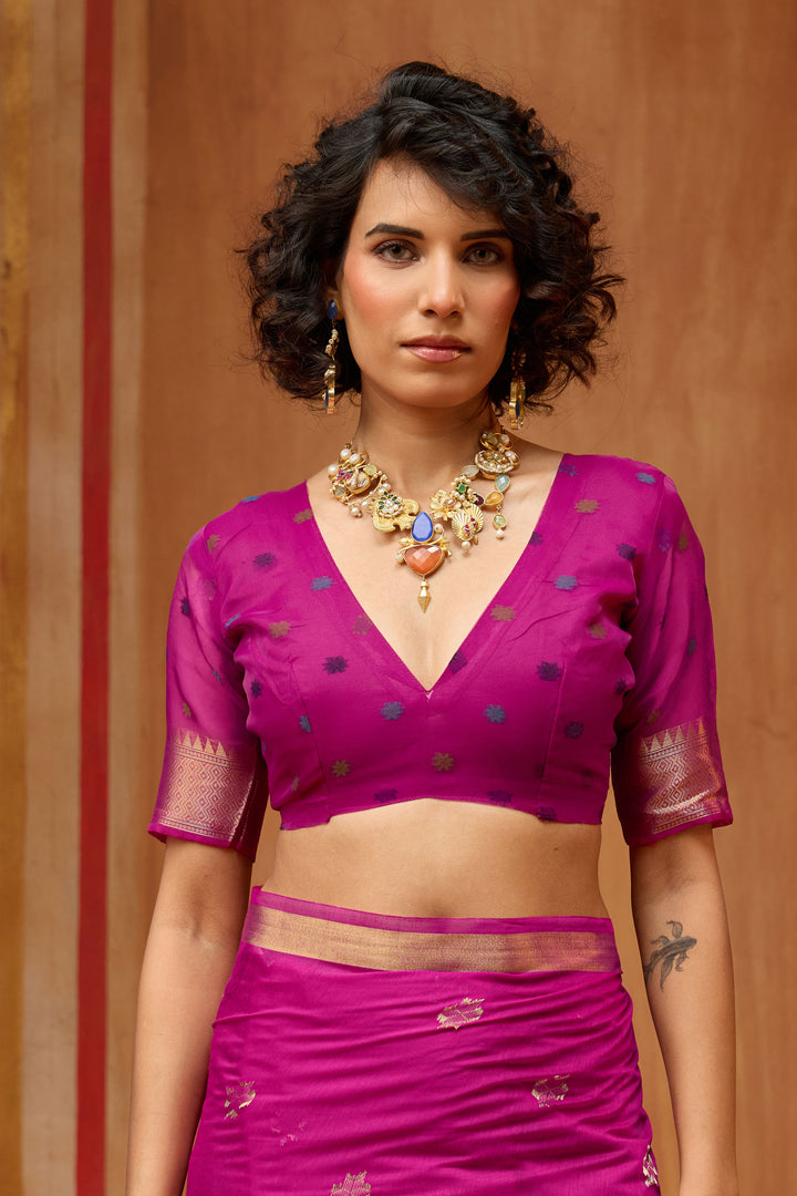 Trendy Magenta Color Cotton Handloom Weaving Saree