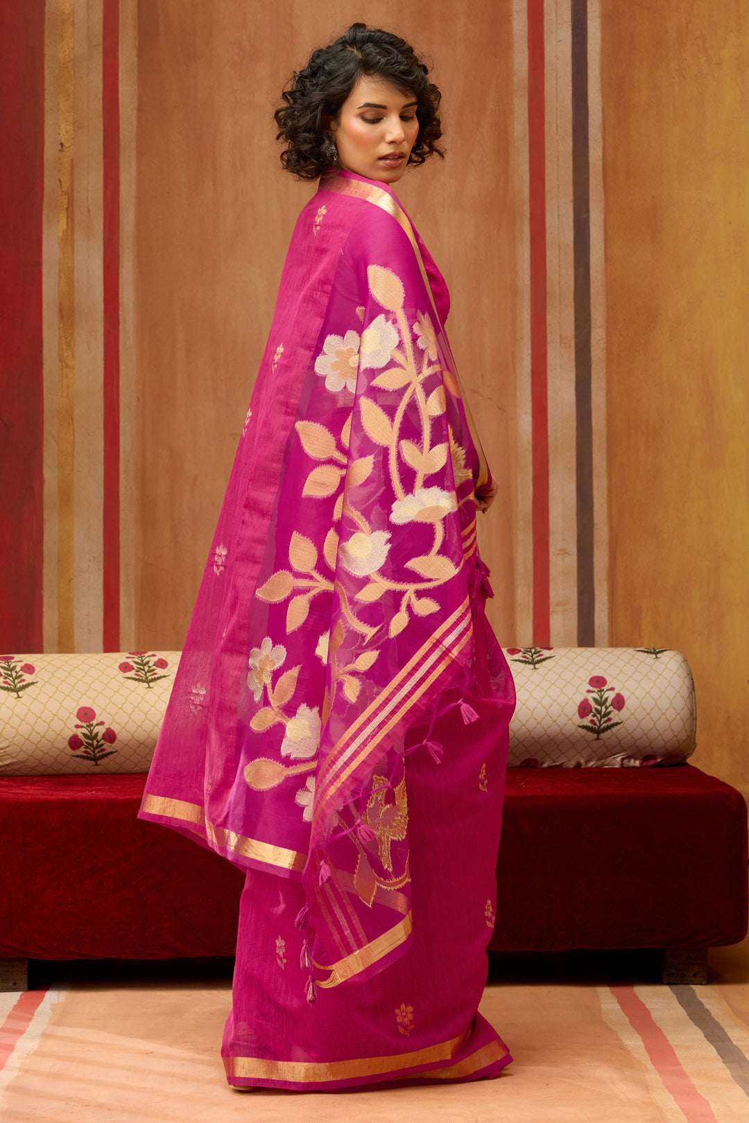 Magenta Color Beatific Look Silk Handloom Weaving Saree