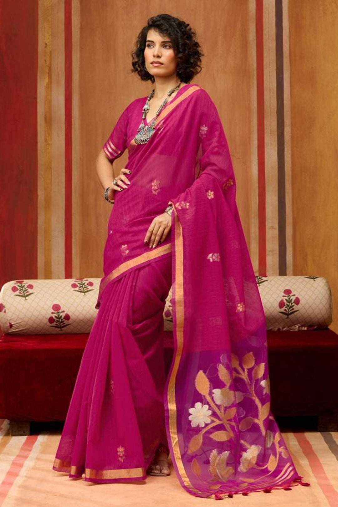 Magenta Color Beatific Look Silk Handloom Weaving Saree