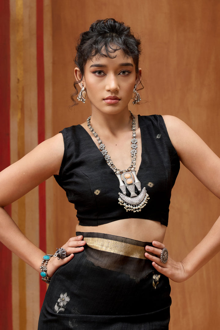 Fabulous Black Color Silk Handloom Weaving Saree