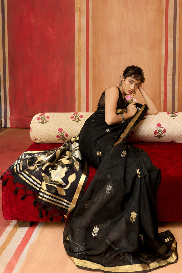 Fabulous Black Color Silk Handloom Weaving Saree