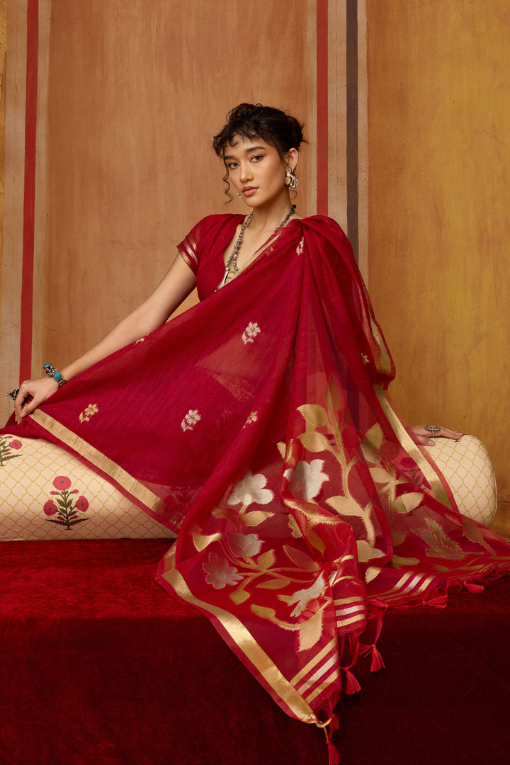 Captivating Red Color Silk Handloom Weaving Saree