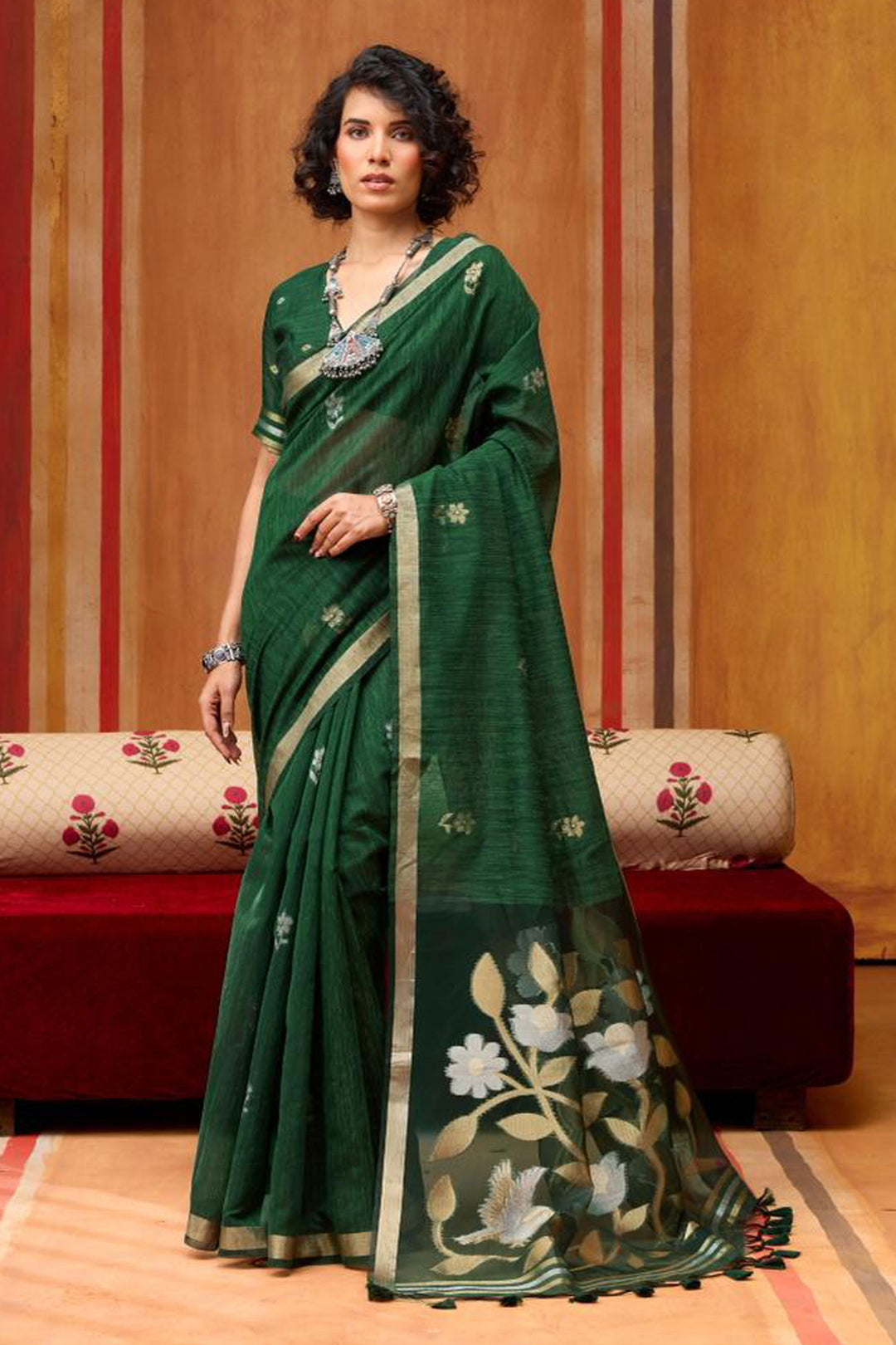 Green Color Gorgeous Look Silk Handloom Weaving Saree