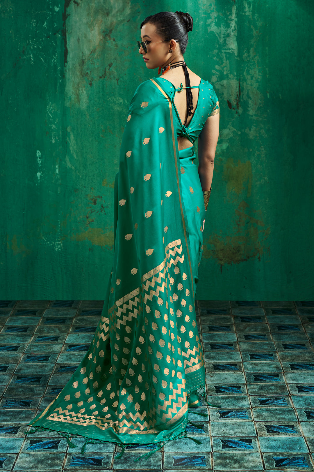 Satin Fabric Handloom Weaving Saree In Green Color