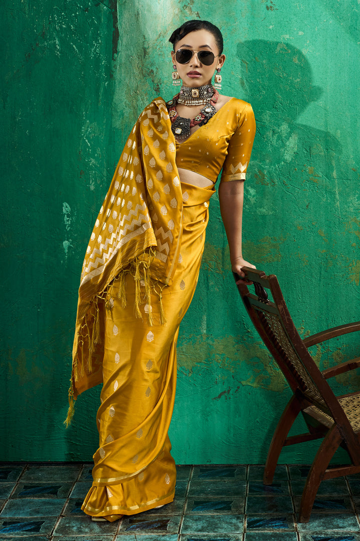 Handloom Weaving Saree In Mustrad Color