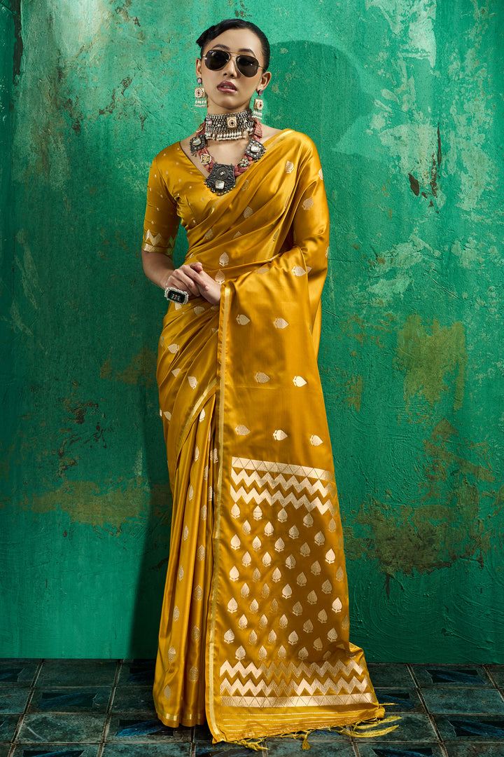 Handloom Weaving Saree In Mustrad Color
