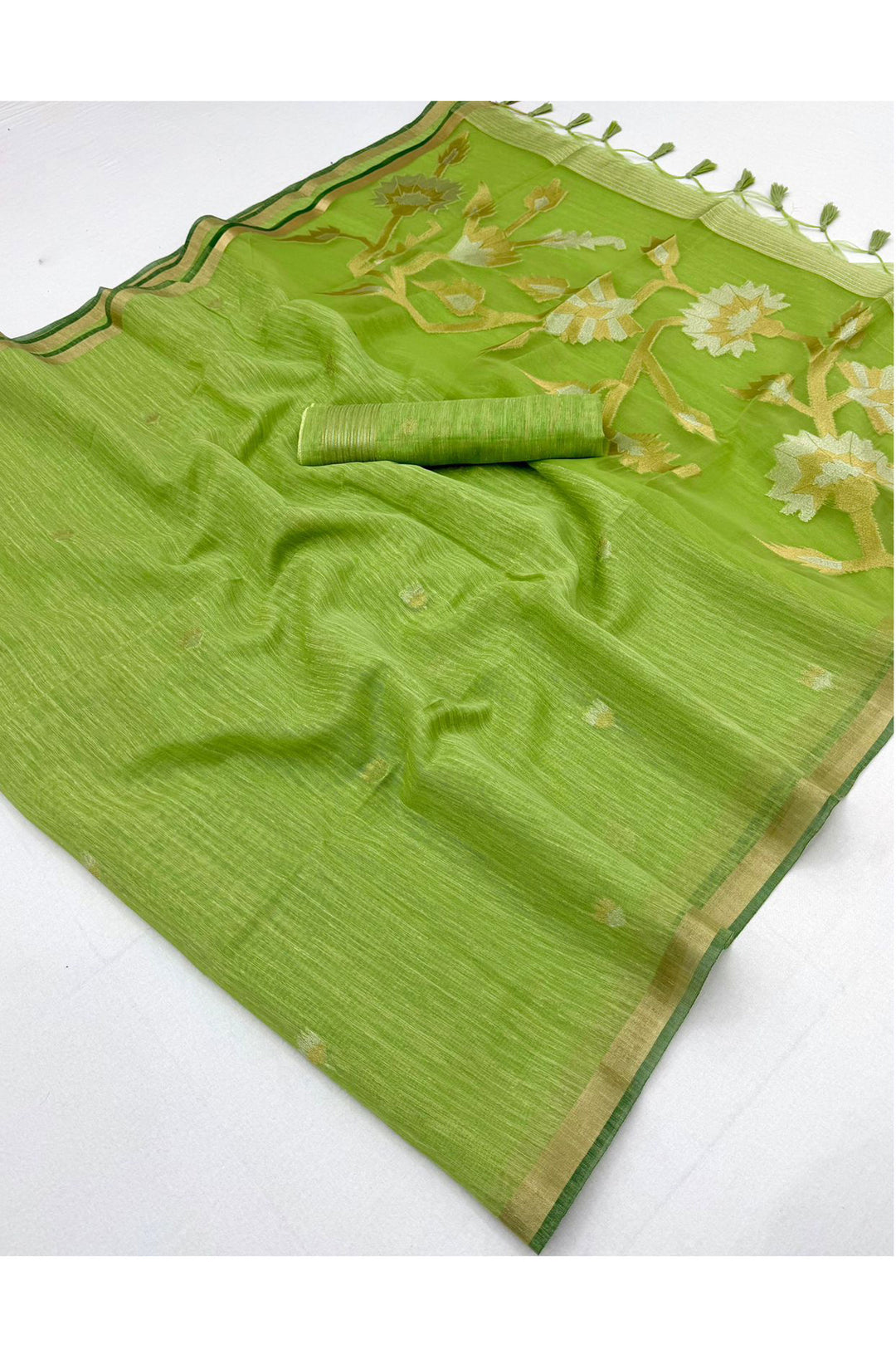 Munga Silk Handloom Weaving Saree In Green Color