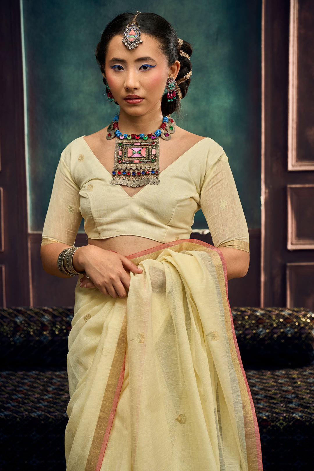 Cream Color Glorious Munga Silk Handloom Weaving Saree