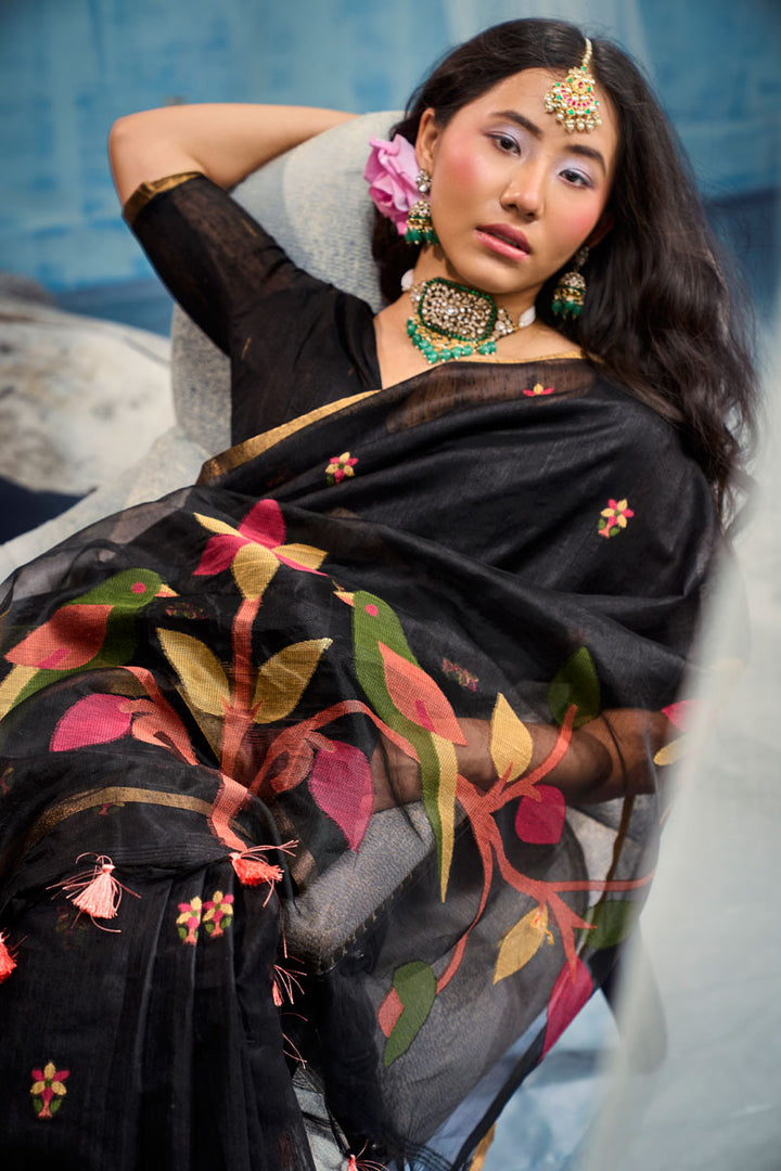 Handloom Weaving Attractive Cotton Saree In Black Color