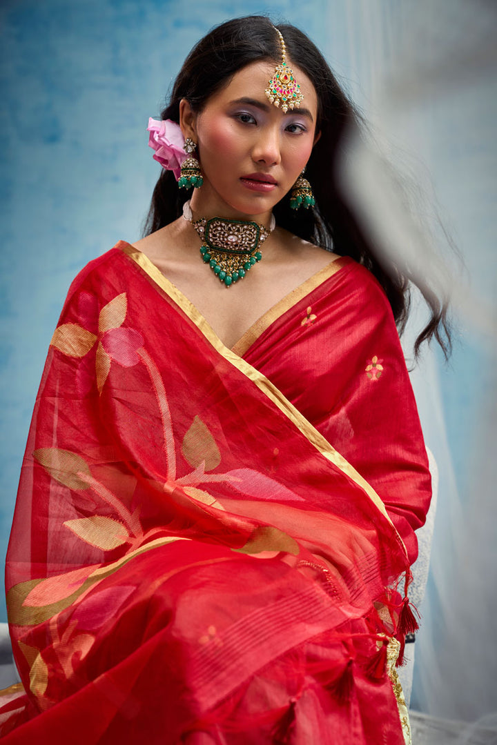 Red Color Handloom Weaving Graceful Cotton Saree
