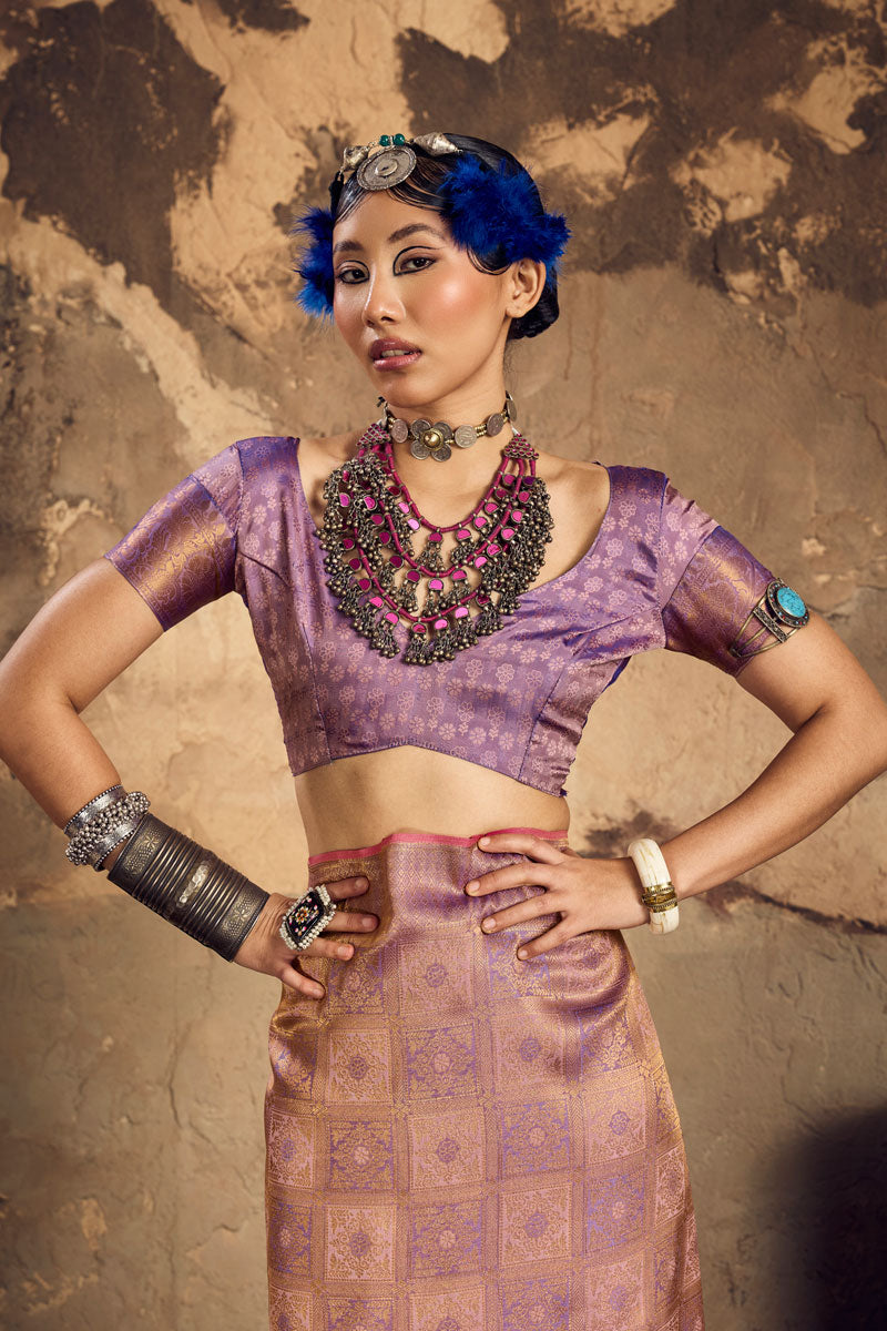 Engaging Handloom Weaving Lavender Silk Saree