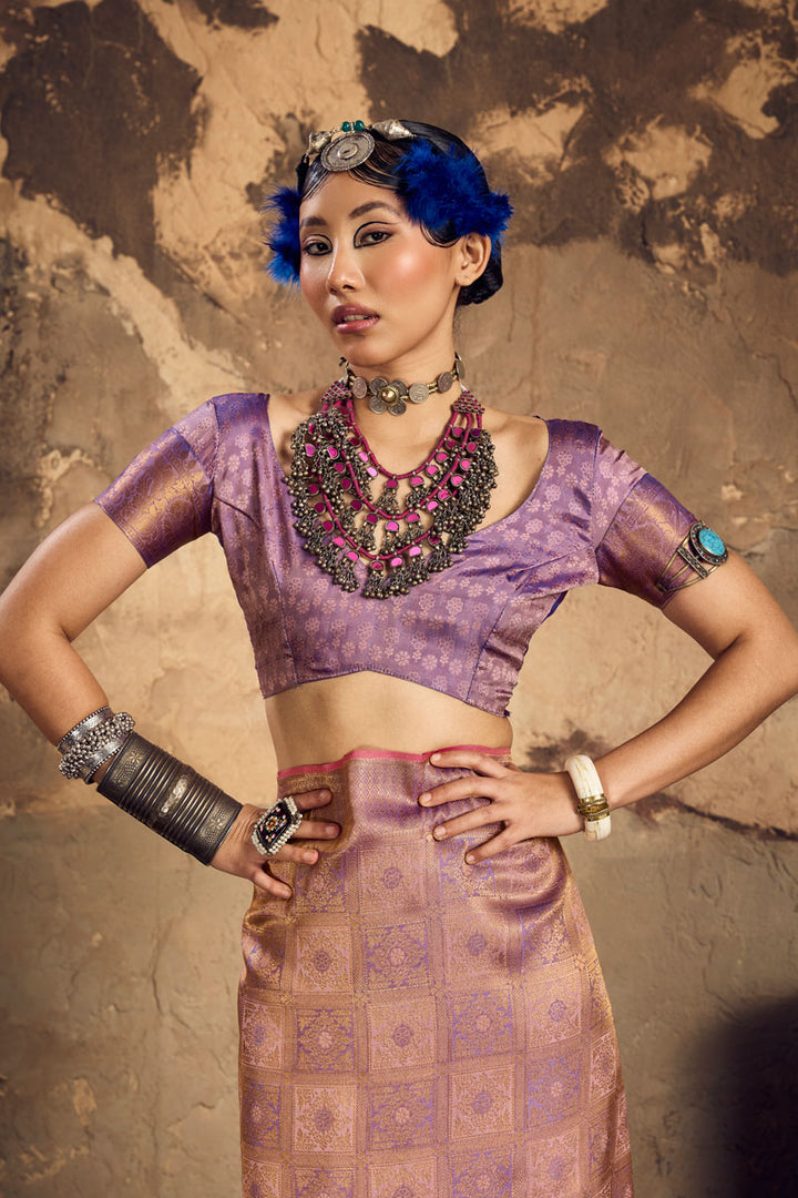 Engaging Handloom Weaving Lavender Silk Saree