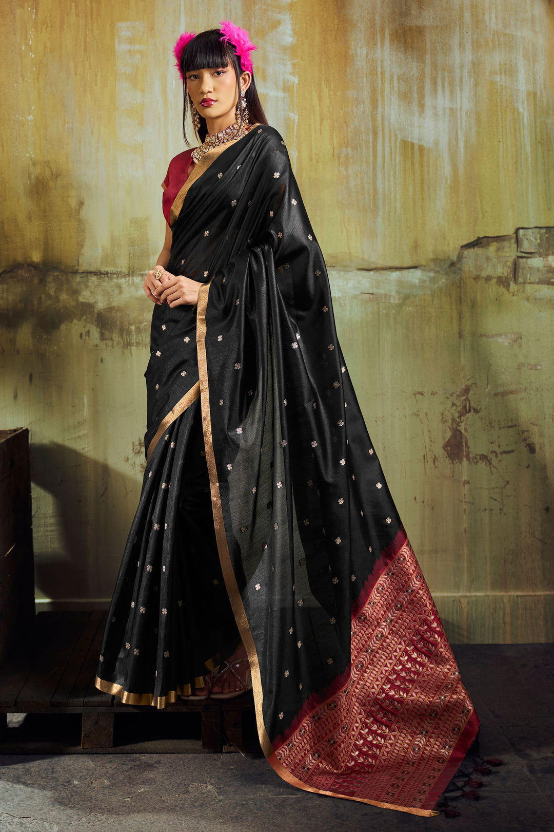 Black Handloom Weaving Tussar Silk Saree