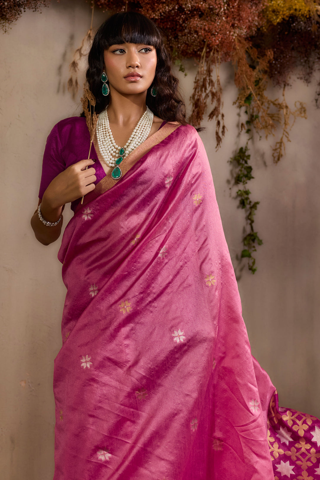 Engaging Pink Tussar Silk Handloom Weaving Saree