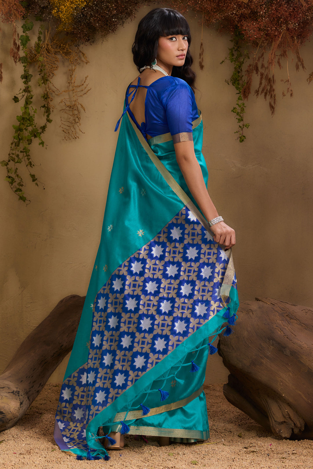 Soothing Teal Tussar Silk Handloom Weaving Saree