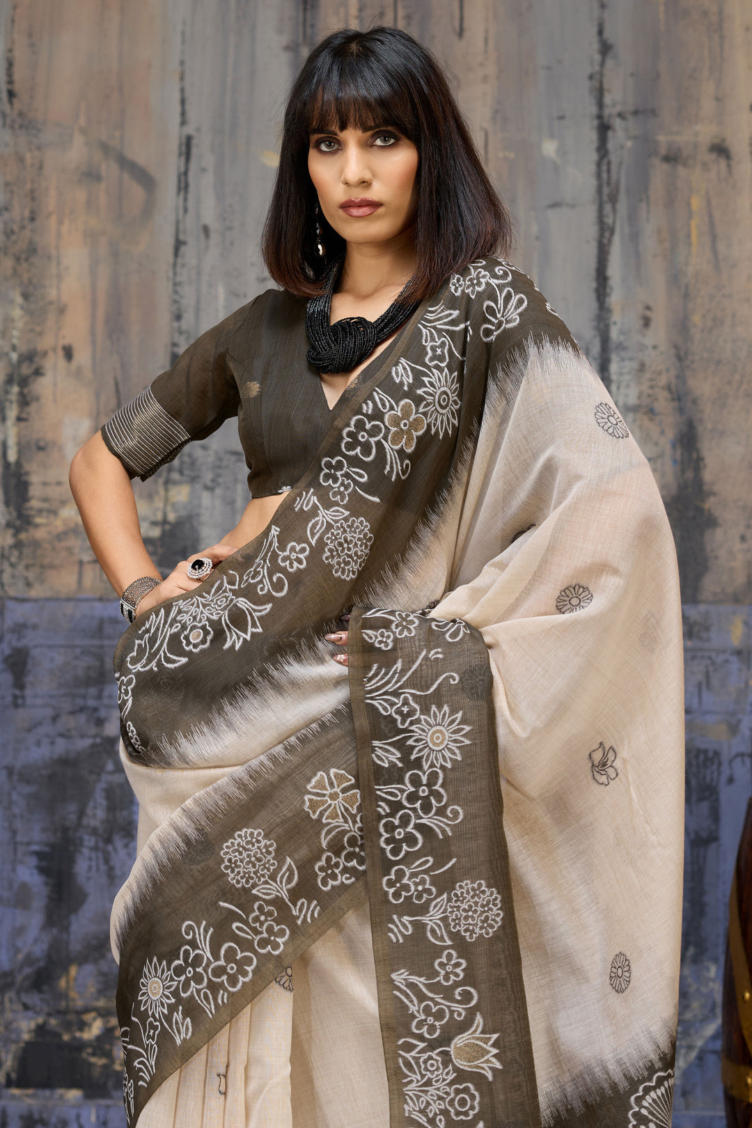 Attractive Black Color Handloom Weaving Cotton Saree