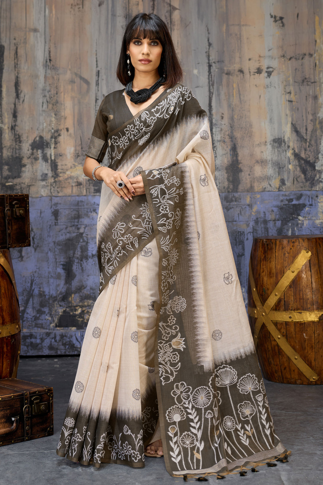Attractive Black Color Handloom Weaving Cotton Saree