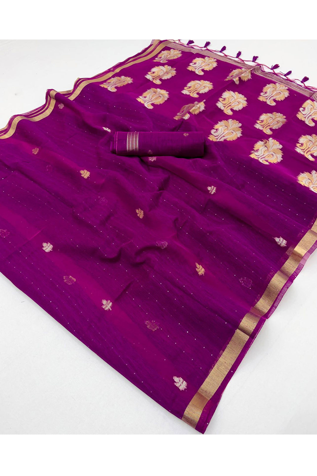 Tempting Weaving Border with Organza Pallu Magenta Saree