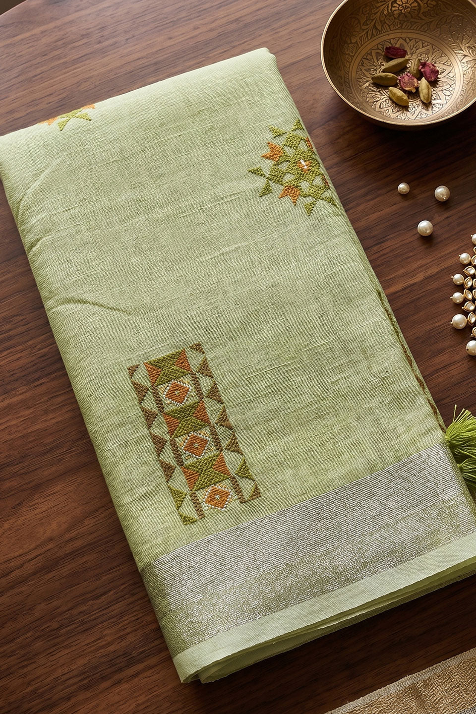 Green Color Festive Wear Graceful Linen Saree | Buy Online India