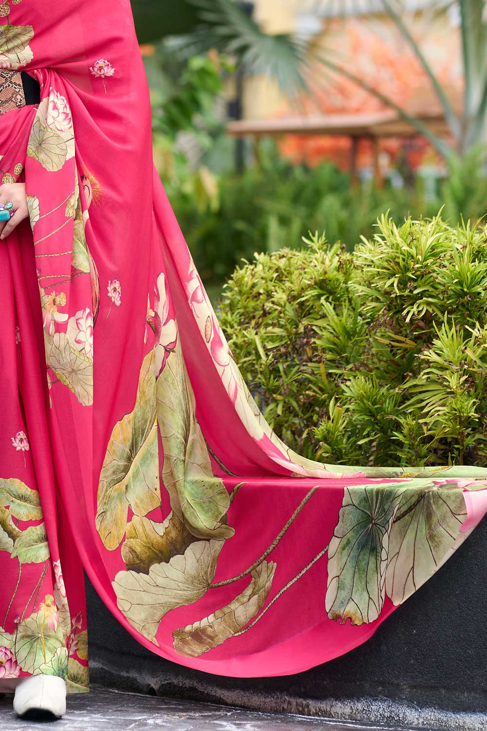 Fabulous Floral Printed Saree in Pink Georgette Fabric | Buy Online India
