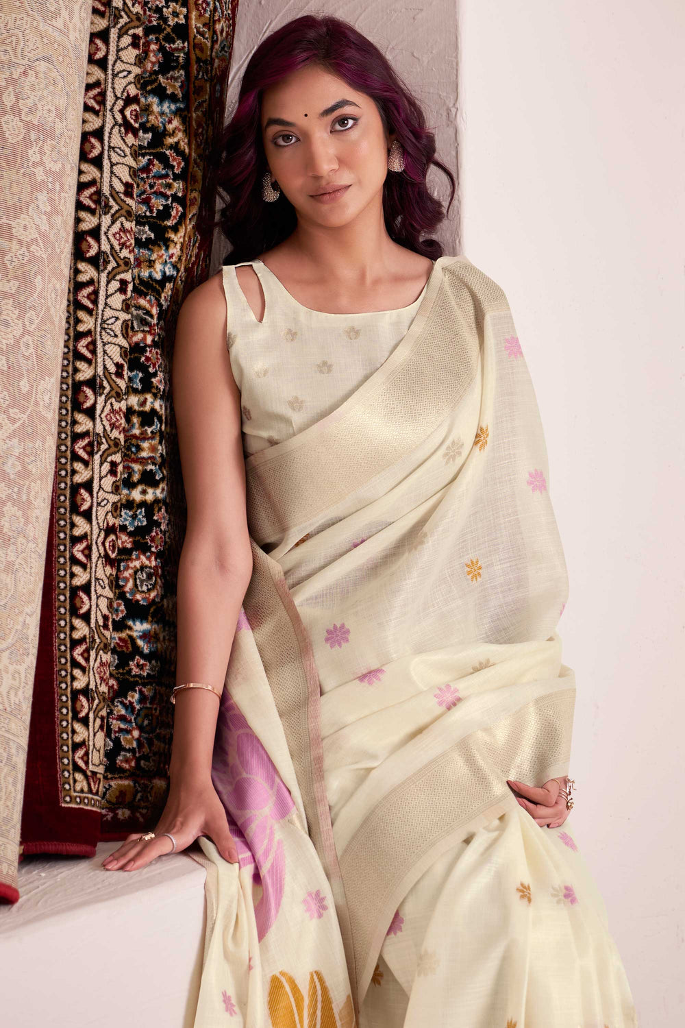 Off White Color Linen Fabric Coveted Saree With Jacquard Work | Buy Online India
