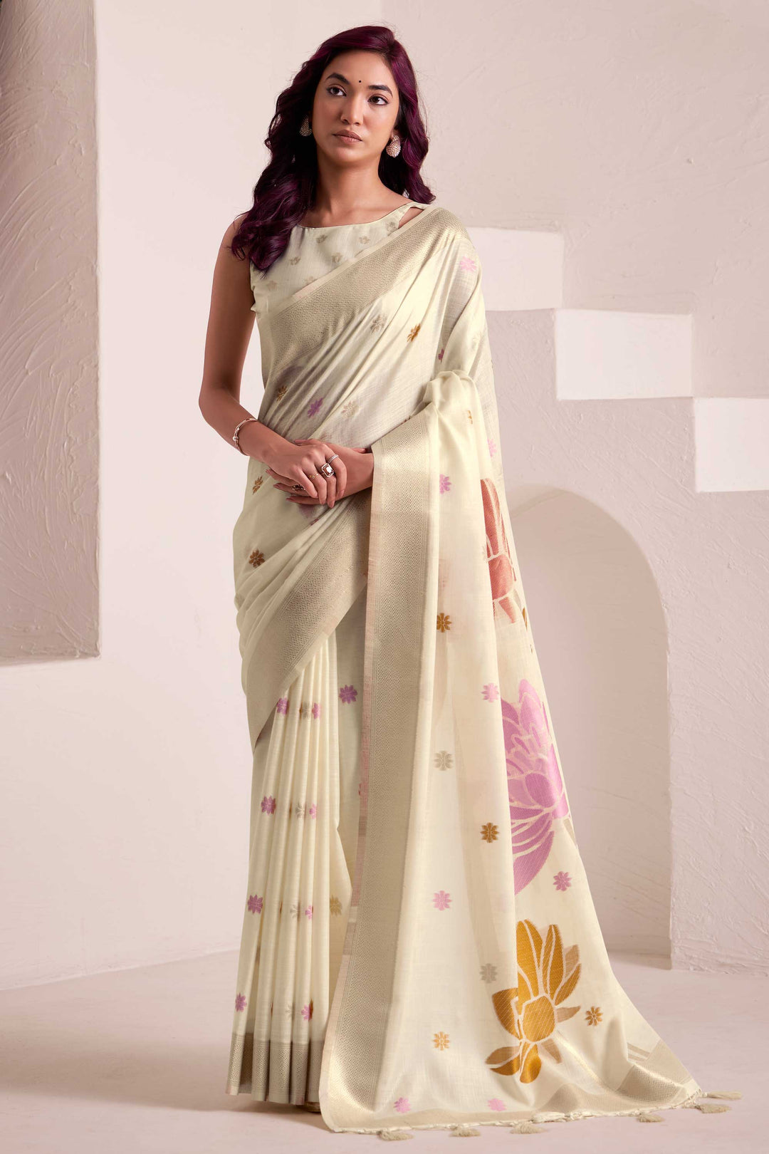 Off White Color Linen Fabric Coveted Saree With Jacquard Work | Buy Online India