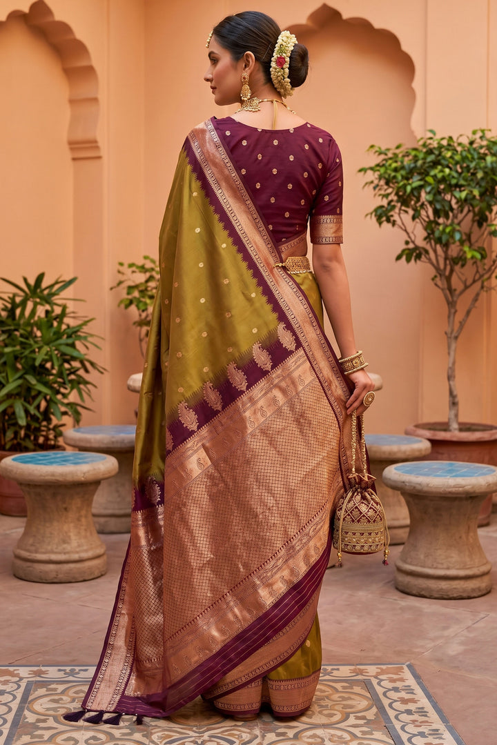 Green Color Engaging Silk Saree With Jacquard Work