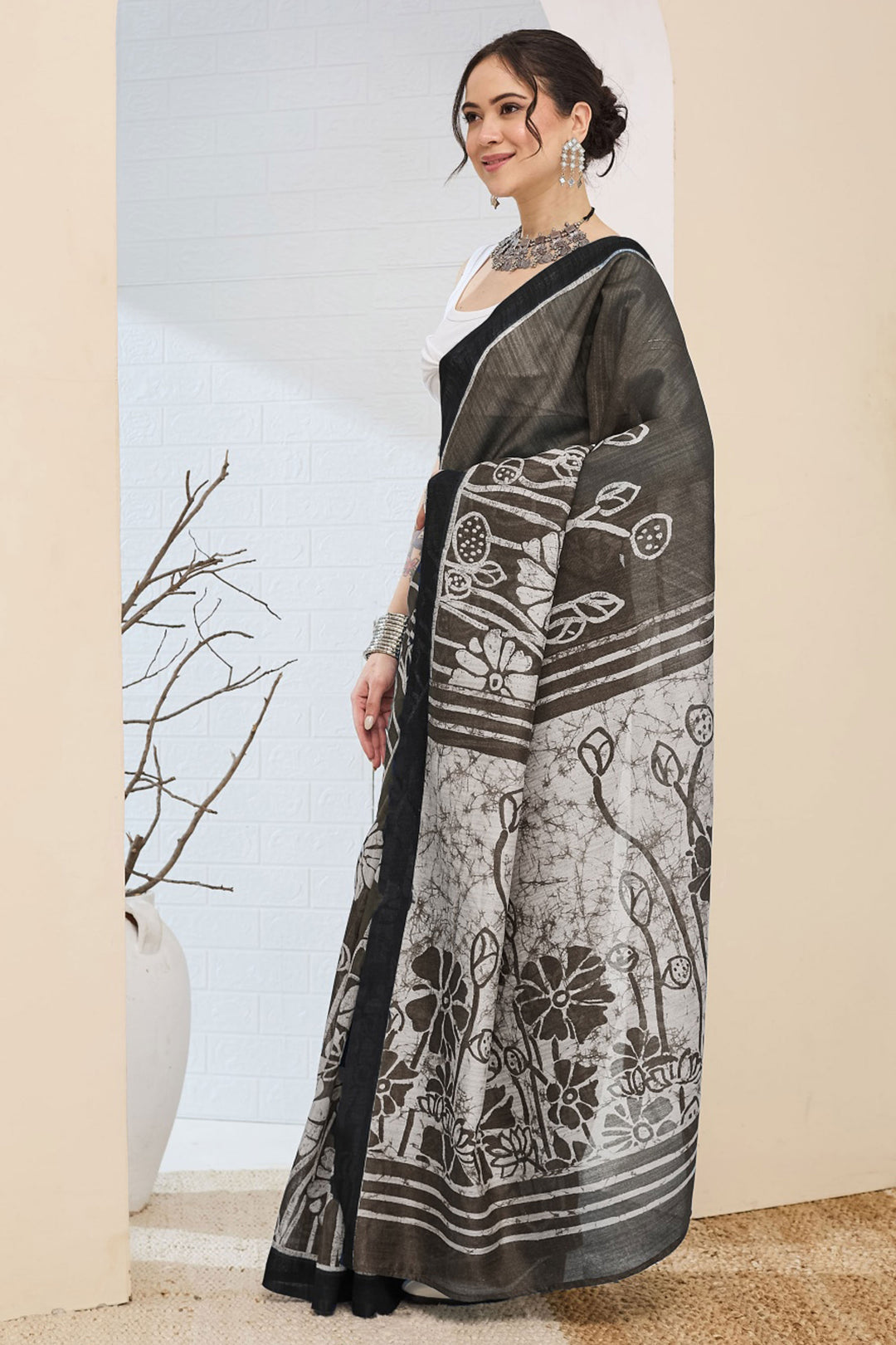 Soothing Printed Work Black Color Silk Saree