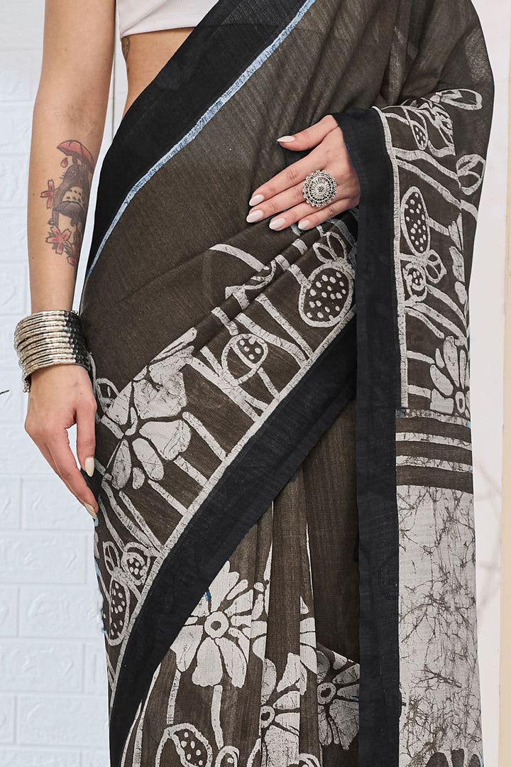 Soothing Printed Work Black Color Silk Saree